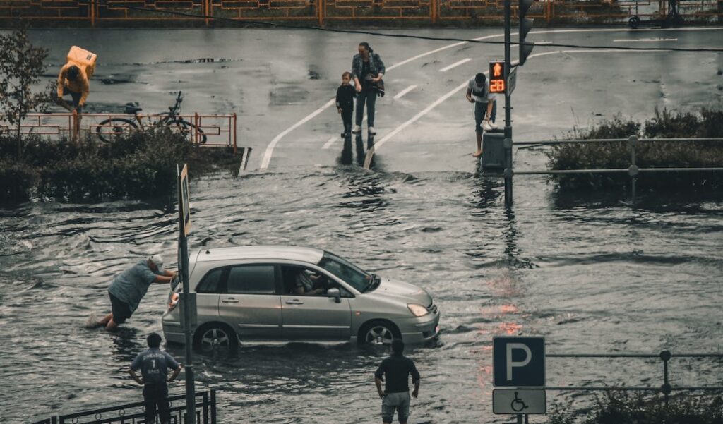 Przeszkoda w postaci basenu na warszawskiej Przewodowej